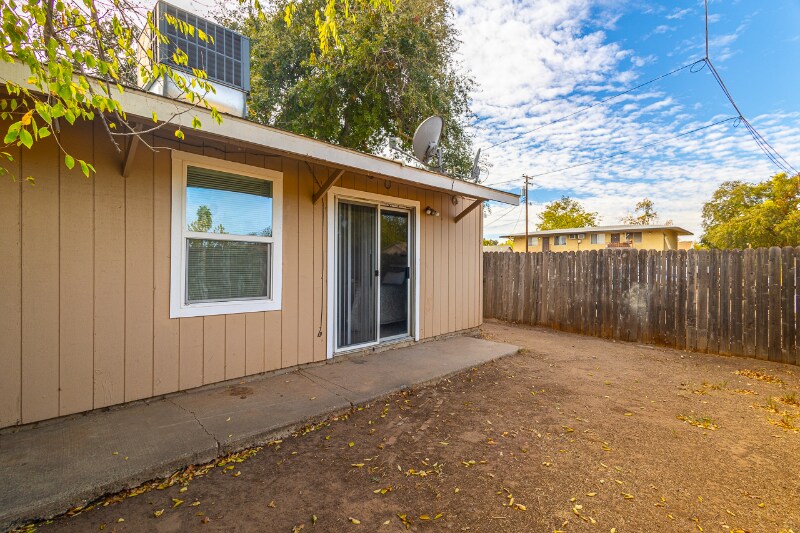 Building Photo - 1517 Nogales St