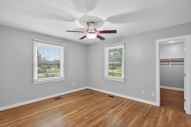 Building Photo - 4 Bedroom Rental
