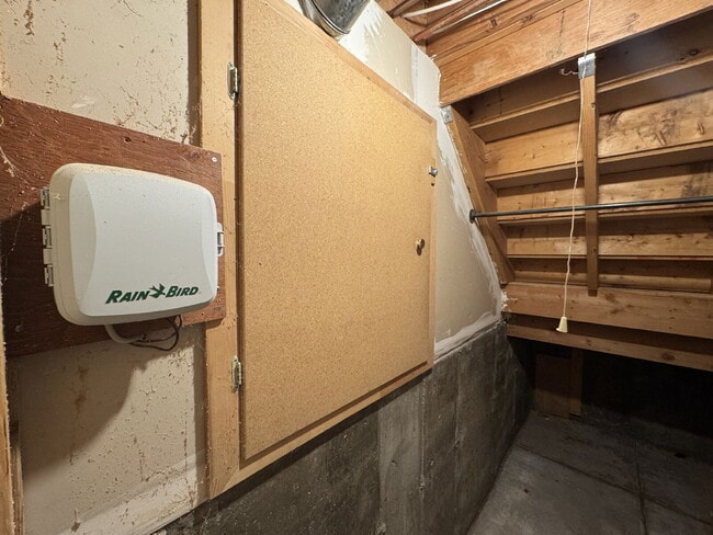 Building Photo - 150 N Carlton St