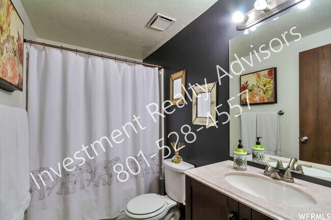Building Photo - 8136 Cottonwood Hills Cir