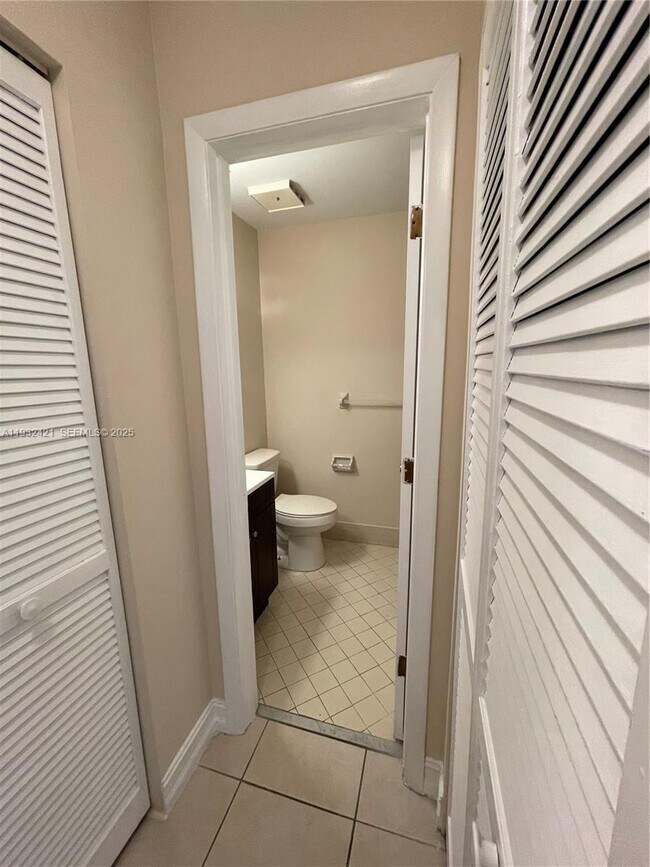 Building Photo - 11453 NW 39th Ct