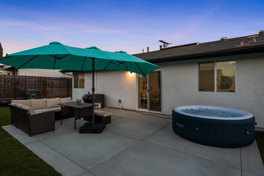 Building Photo - 1676 Raynell Way