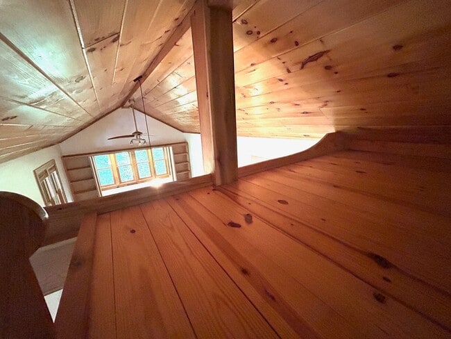 Building Photo - East AVL - Beautiful Zen Garden Apt with Sauna!