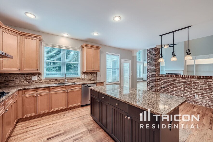 Building Photo - 6315 Tamarack Tr