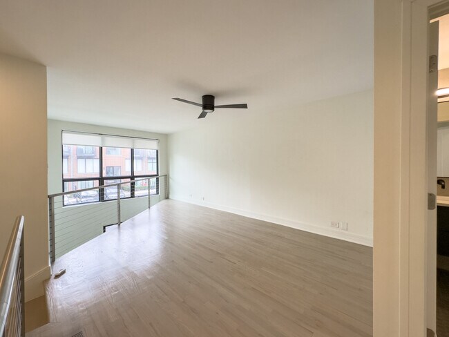 Building Photo - 949 W Grace St