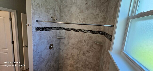 Building Photo - New 3/2/2.5 Home with Upgrades