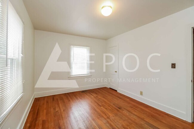 Building Photo - 919 Bellvue St