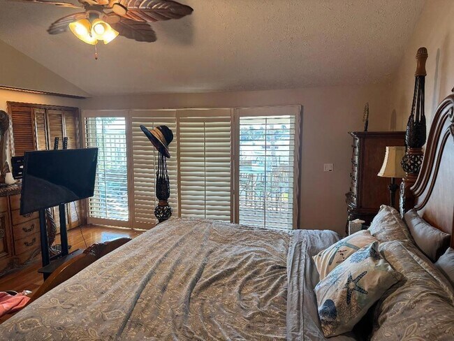 Building Photo - 409 Fernandina St