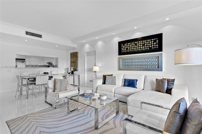 Building Photo - 251 Crandon Blvd