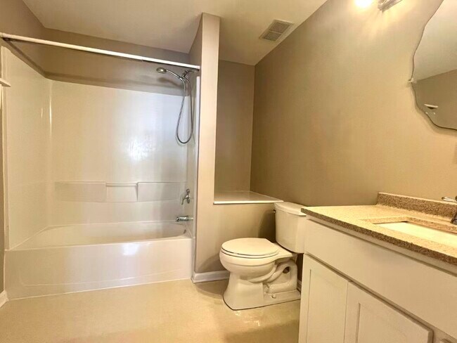 Building Photo - 3356 Ravinia Cir