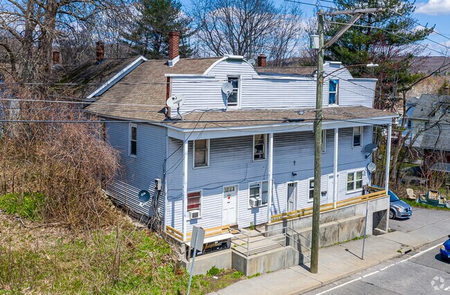 Primary Photo - 164-166 N Elm St