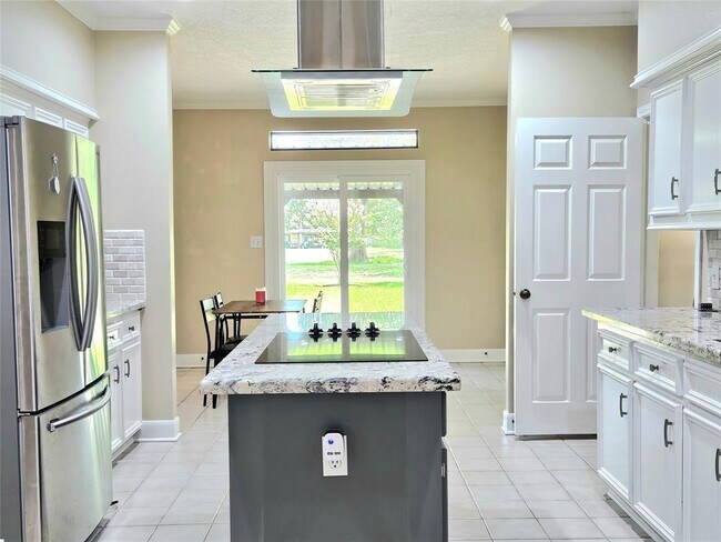 Building Photo - 20402 Sunny Shores Dr