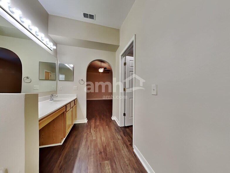 Building Photo - 4045 Half Moon Cir