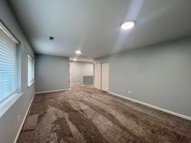Building Photo - Beautiful 5 Bedroom Home
