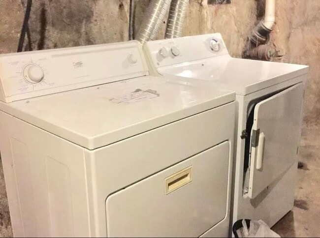 Building Photo - 108 N Hamilton St