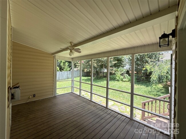 Building Photo - 9535 Numenore Dr