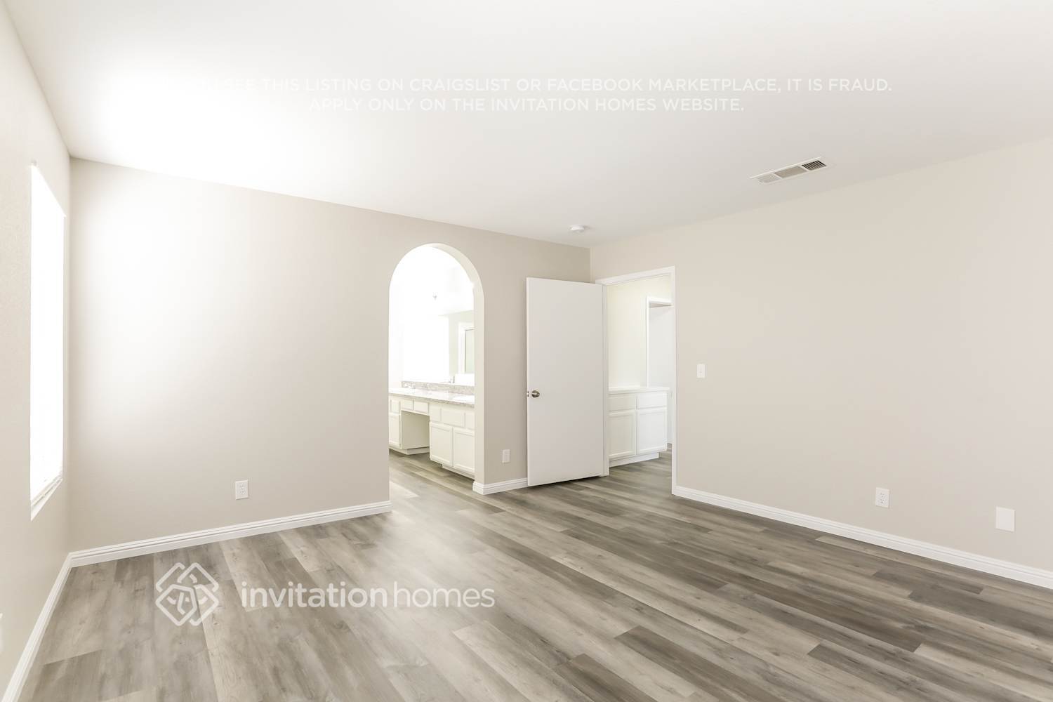 Building Photo - 1400 Desert Hills Dr