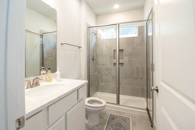 Building Photo - 16 Mariposa Wds Dr