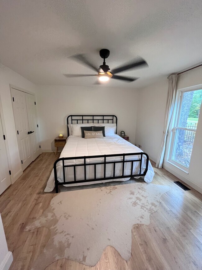 Building Photo - 1140 Park Hill Cir