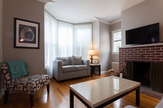 Living room - 623 SW Sherman St