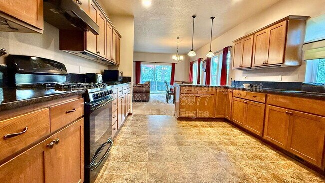 Building Photo - 406 Lundblad Pl