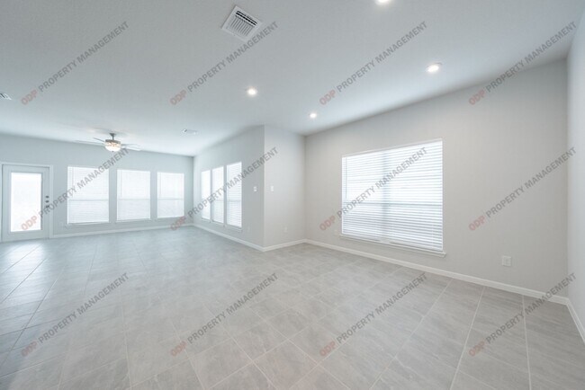 Building Photo - 424 Poplin Ln