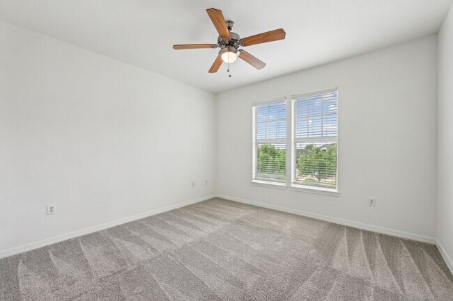 Building Photo - Stylish 1 Bed Apt — Save $1,200 on First M...