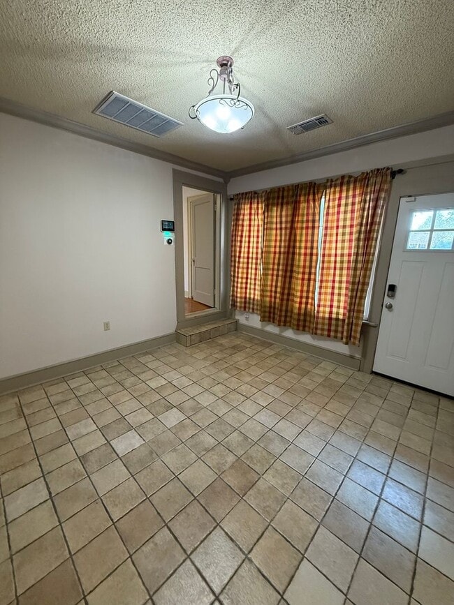 Building Photo - Charming Historic Highland Rental – 3BR, 2...