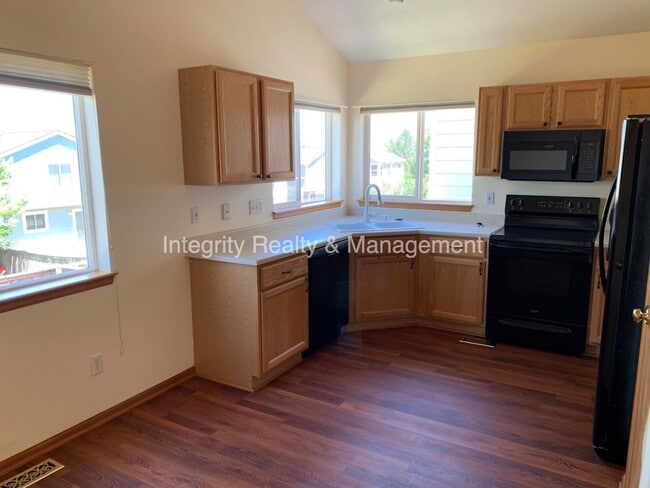 Building Photo - 9931 Saybrook St