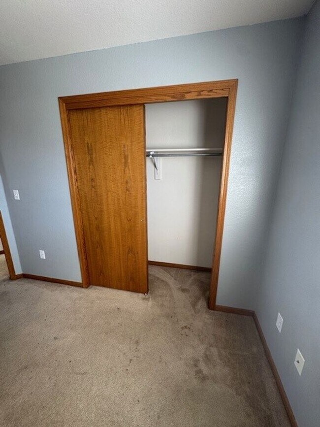 Building Photo - Stone Creek Condos- 3 Bedroom