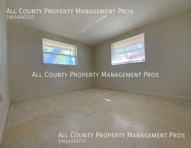 Building Photo - 5827 Nutmeg Ave