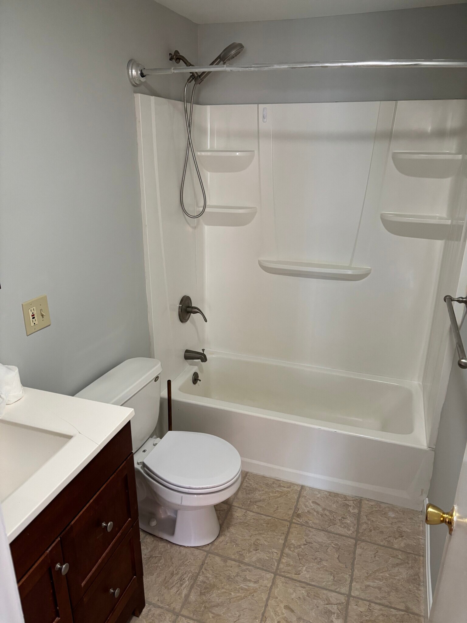 Full Bathroom - 109 English Village Rd