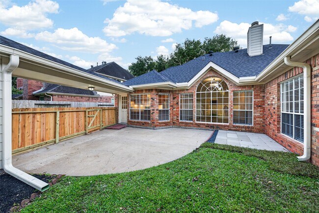 Building Photo - 2015 Rosalyn Ct