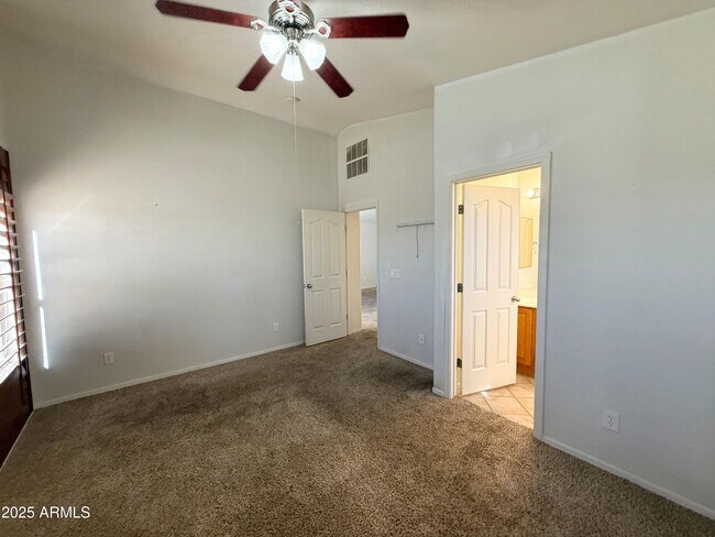 Building Photo - 11561 W Green Dr