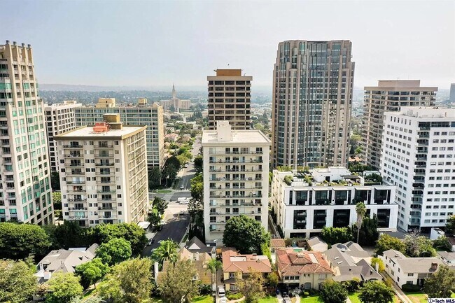 Building Photo - 10751 Wilshire Blvd