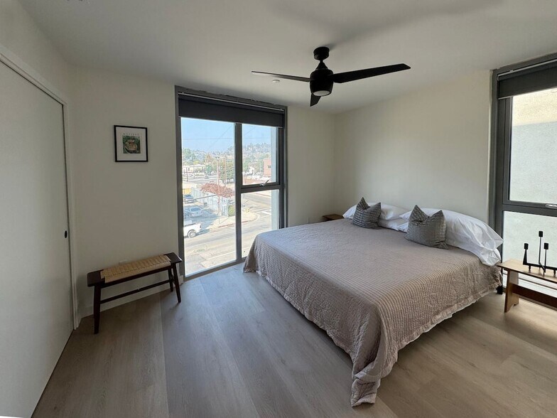 Building Photo - 4548 Huntington Dr S