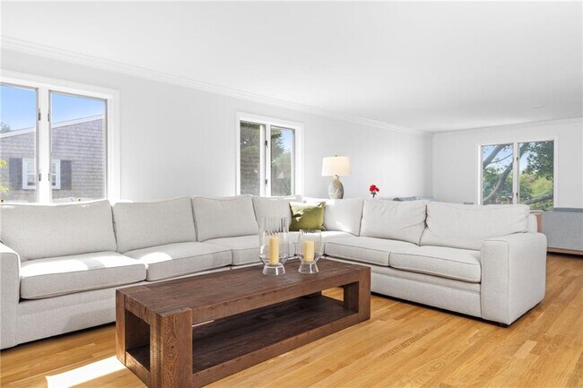 Building Photo - 331 Third Beach Rd