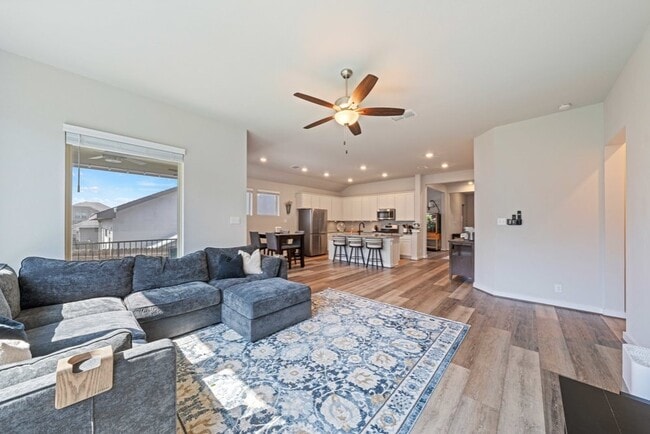 Building Photo - 1020 Highland Vista