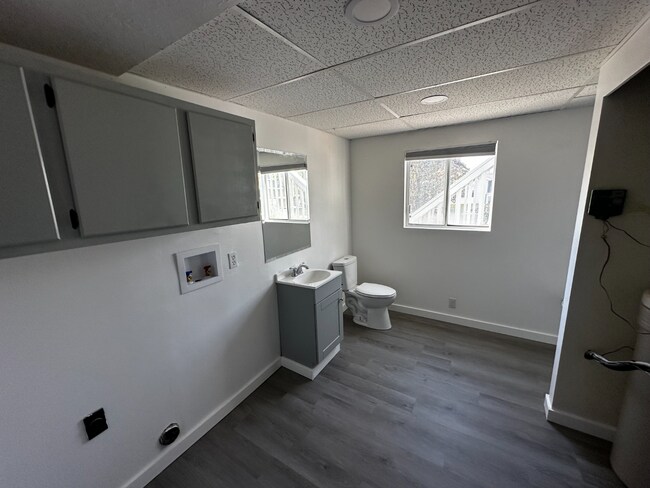 Building Photo - Charming 3-Bedroom Home for Rent in a Tranquil Neighborhood