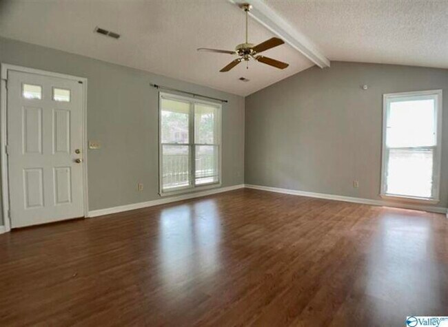 Building Photo - 158 Hollington Dr NE