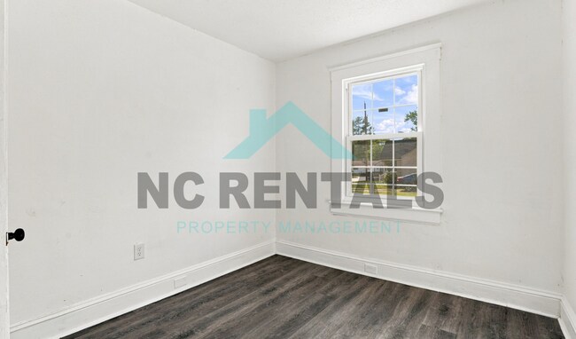 Building Photo - 1309 Carolina St E