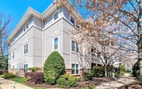 Building Photo - Beautiful 2 Bed 2 Bath Condo In Popular Oak Park Community - Water Included!