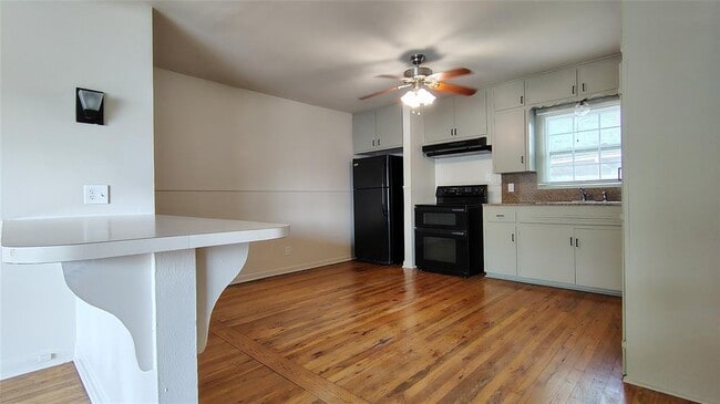 Building Photo - 13805 Maye Pl