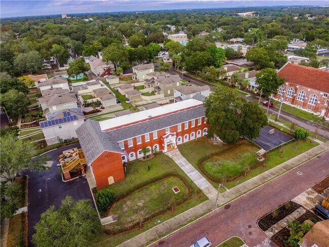 Building Photo - 1090 10th St N