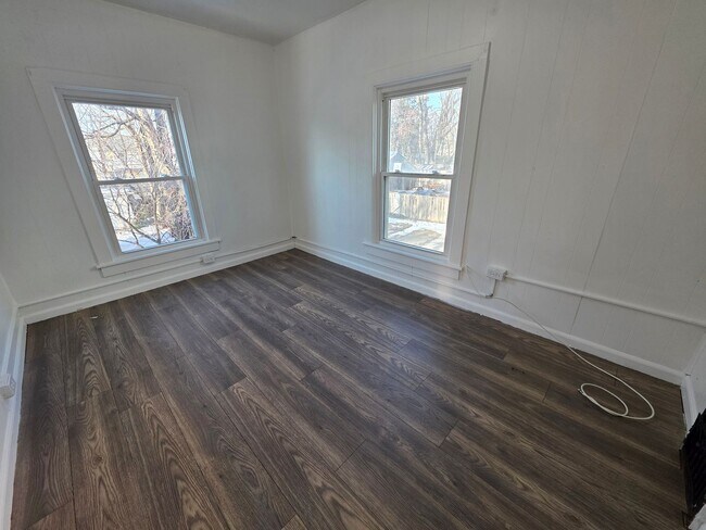 Building Photo - 47 Elmendorf St