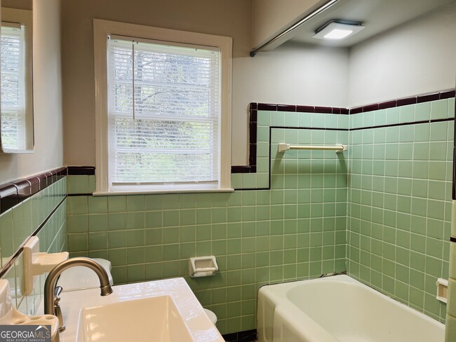 Building Photo - 32 N Cove Dr