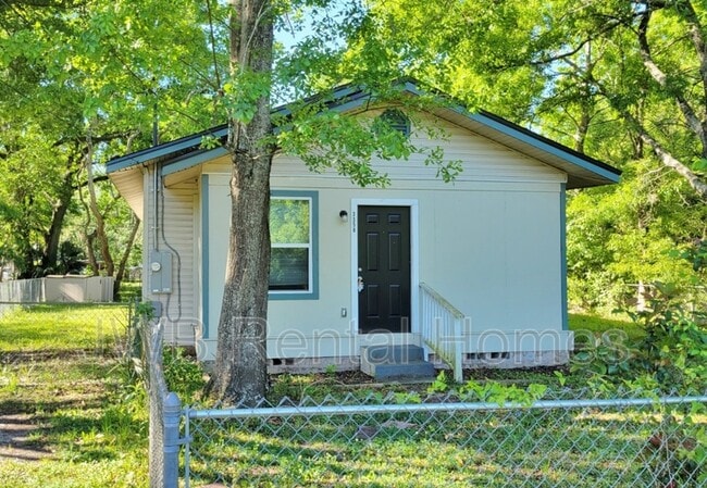 Building Photo - 3358 Dillon St