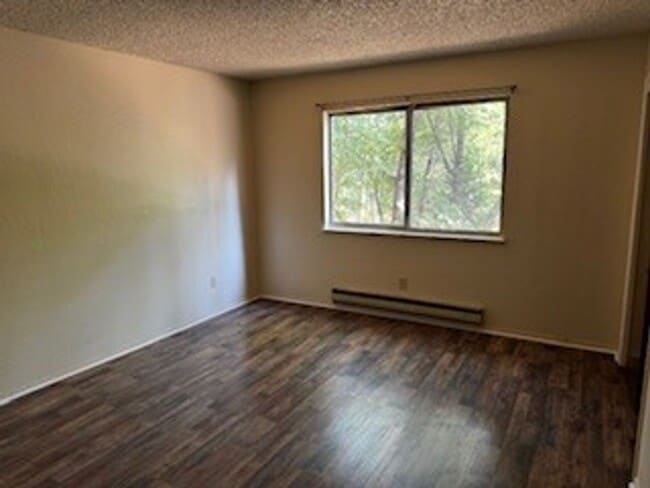 Building Photo - Upper Crystal Falls 2 Bedroom Home