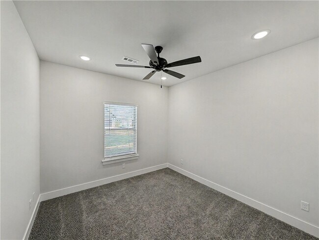 Building Photo - 6907 SW High Meadow Blvd