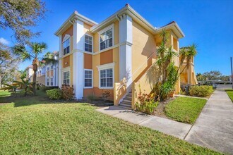 Building Photo - 3/2 unit available now for an annual lease